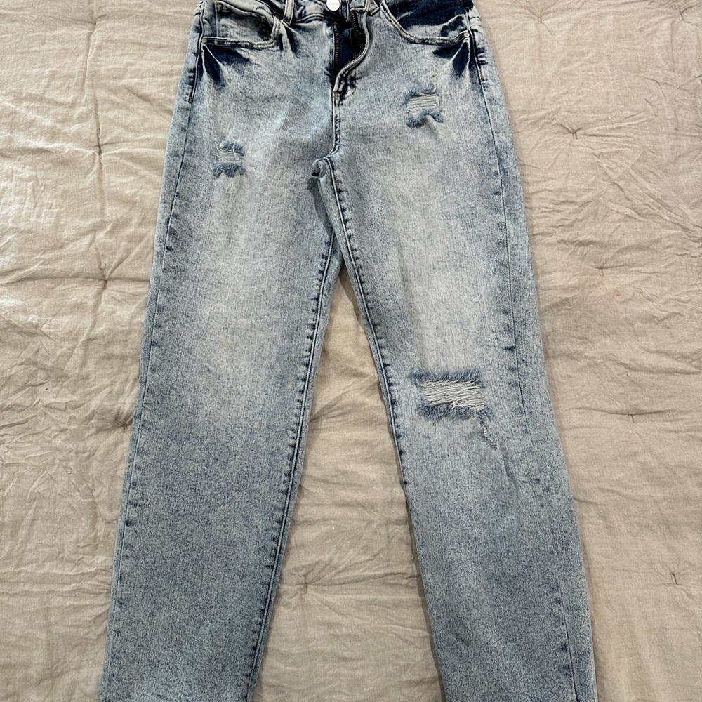 Risen jeans size 7/28 worn once